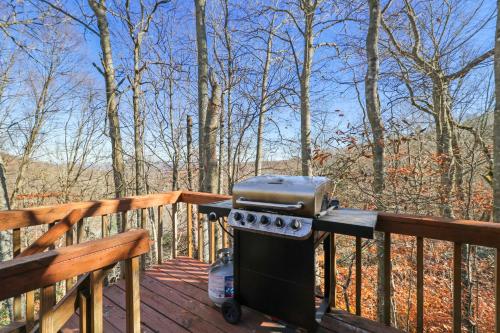 128 West Pond Creek Rd by Carolina Stays in Beech Mountain, USA