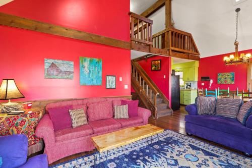 128 West Pond Creek Rd by Carolina Stays in Beech Mountain, USA