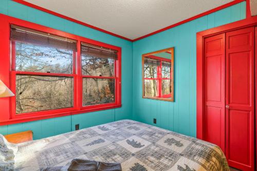 128 West Pond Creek Rd by Carolina Stays in Beech Mountain, USA