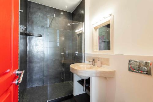 Apartment in the heart of the Old Port, Marseille (photo 9)
