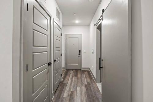 Luxury Apt, Min to DT, Gym, Pool in Nashville, USA