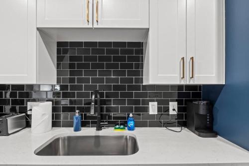 Luxury Apt, Min to DT, Gym, Pool in Nashville, USA