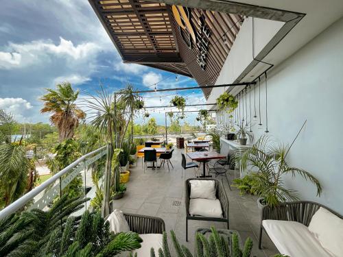 Balcony/terrace, The Yellow Capsule Cancun Close to Airport in Cancun