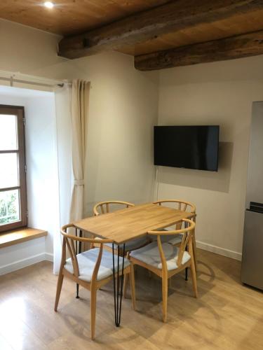 Koplietošanas atpūtas telpa ar TV, Mkhotel in Le Pont-de-Montvert