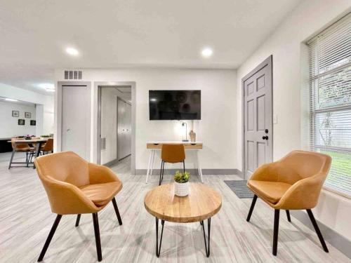 3 Bed Chique Sleeps 10 Walking To Shops in Orlando, USA