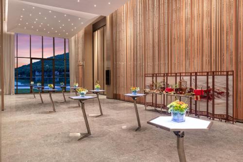 ห้องประชุม / บอลรูม, ฮอลิเดย์ อินน์ โฮเทล แอนด์ สวีทส์ ซานย่า ย่าหลง เบย์ บาย IHG (Holiday Inn Hotel And Suites Sanya Yalong Bay By IHG) in ยาหลง เบย์