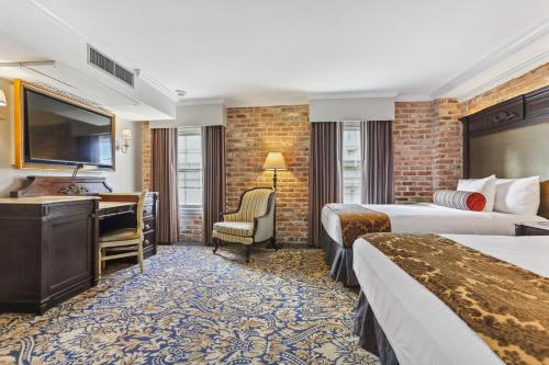 Deluxe Double or Twin Room image 2