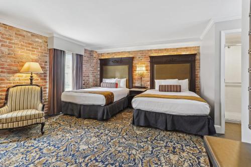 Deluxe Double or Twin Room image 3