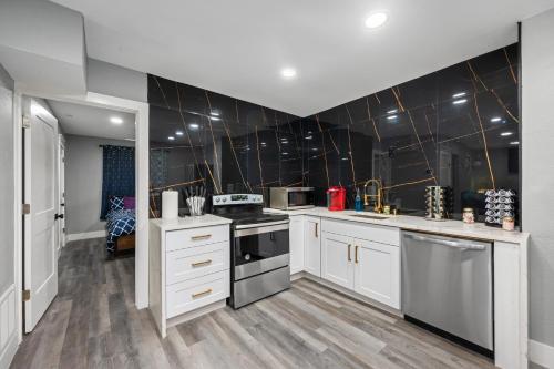 ห้องครัว, Comfortable 2BR Apt in Vibrant Houston Heights near พิพิธภัณฑ์รถศิลปะ