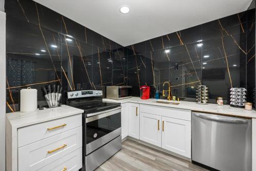 Comfortable 2BR Apt in Vibrant Houston Heights near พิพิธภัณฑ์รถศิลปะ
