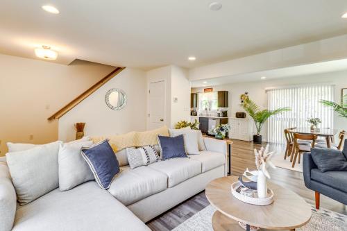 Modern Tobyhanna Retreat 5 Mi to Lake! in Tobyhanna, USA