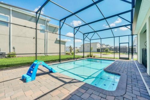 Storey Lake 6 bed Home- King Master on 1st Floor villa