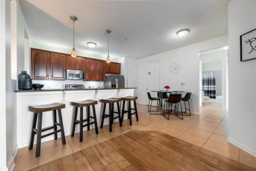 Your Vista Cay Lakeview Allure condo - image 3
