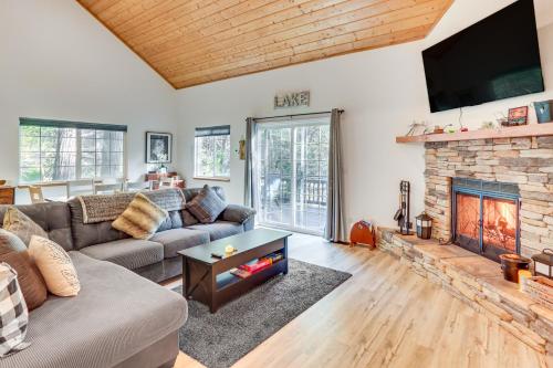 Crestline Home with Deck Less Than 2 Mi to Lake Gregory! in Crestline, USA