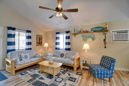 Ocean Isle Apartment with Balcony, 1 Mi to Beach!