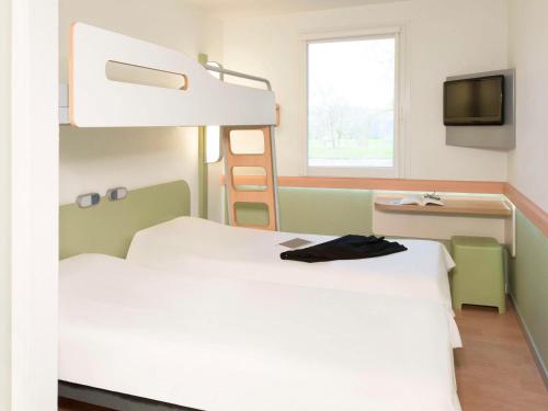 Triple Room with Three Single Beds