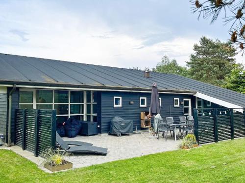  12 person holiday home in V ggerl se in Bøtø By