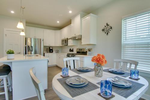 Covered Patio, Grill and Hammock Frankford Home! in ซีฟอร์ด (DE)