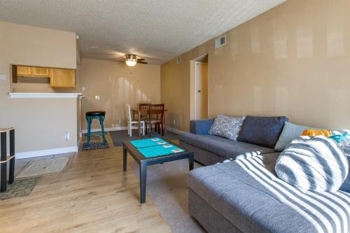 Englewood Condo with Pool Access 1 Mi to Light Rail in Englewood, USA
