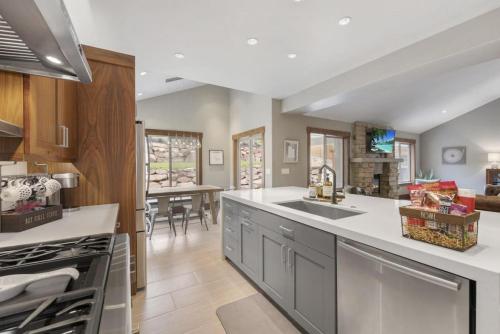 Heber Hideaway Exquisite Home with Hot Tub Heber Hideaway Exquisite Home with Hot Tub