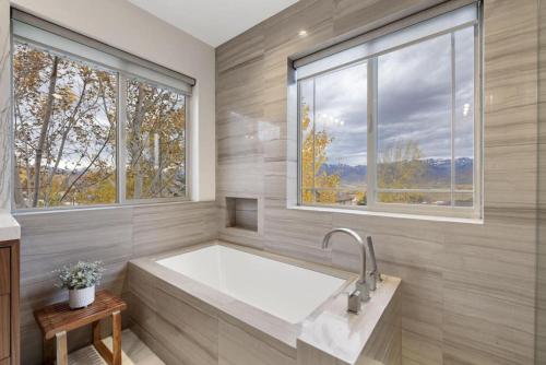 Heber Hideaway Exquisite Home with Hot Tub Heber Hideaway Exquisite Home with Hot Tub