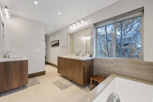 Heber Hideaway Exquisite Home with Hot Tub Heber Hideaway Exquisite Home with Hot Tub