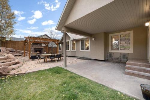 Heber Hideaway Exquisite Home with Hot Tub Heber Hideaway Exquisite Home with Hot Tub