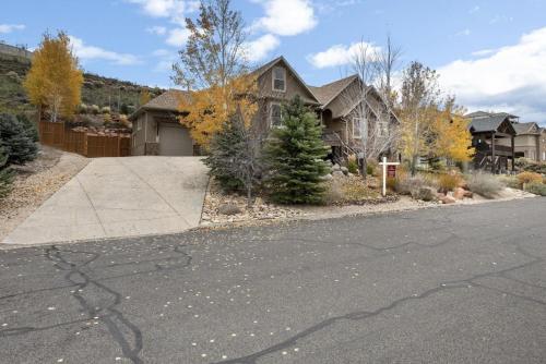 Heber Hideaway Exquisite Home with Hot Tub Heber Hideaway Exquisite Home with Hot Tub