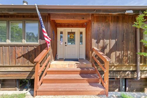 Lago Luxe Lake House - Sleeps 13 - Unbelievable Sunset Views in Lago Vista, USA