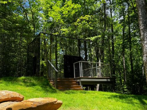 454 Looking Glass Mirror Cabin in Balsam Grove, USA