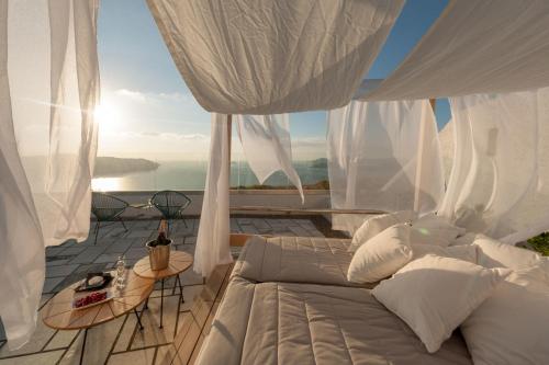 Létesítmények, Caldera's Dolphin Hotel in Megalochori