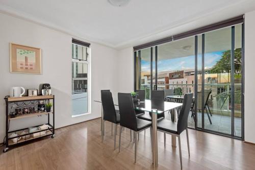 Superb 2Bed 2Bath 1Car VIEWS CBD - Tap to explore photos