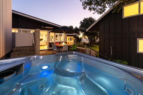 Luxurious Kiwiana Raumati Beachfront Home – khách sạn tại Paraparaumu