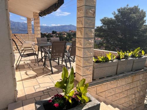 Erkély/terasz, Apartments by the sea Splitska, Brac - 23366 in Splitska