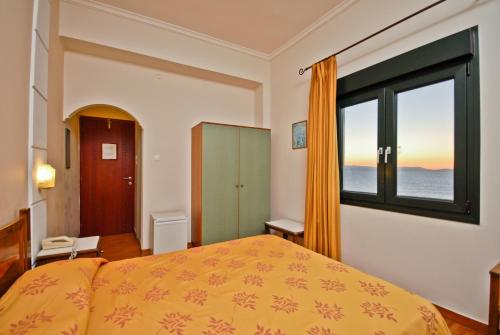 Hotel Coronis - image 2