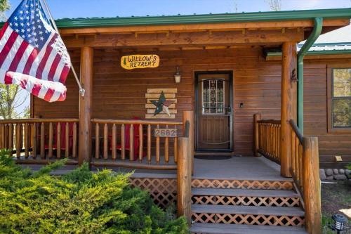 Cabin with Wild Horses, Fireplace, Dog Friendly & StarLink