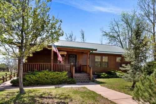 Cabin with Wild Horses, Fireplace, Dog Friendly & StarLink