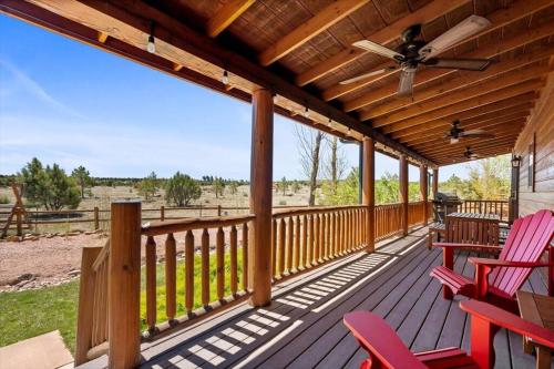 Cabin with Wild Horses, Fireplace, Dog Friendly & StarLink