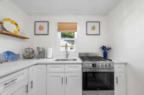 569532372 Marina Bay Cottages