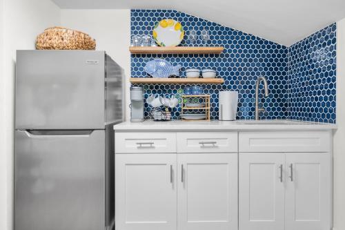 569533294 Marina Bay Cottages