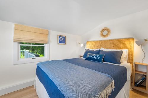 569533305 Marina Bay Cottages
