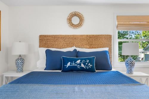 569533654 Marina Bay Cottages