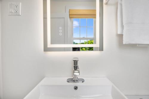 569533720 Marina Bay Cottages