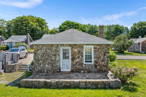 569533745 Marina Bay Cottages