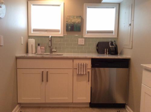 Stylish Renovated Flat, Central, Walk to DC Sights in Washington, USA