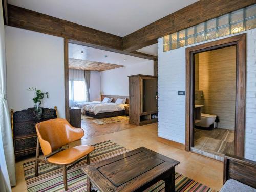 room detail thumbnail 1