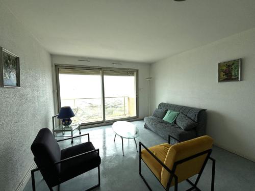 Appartement T3 avec balcon et garage aux Sables-d'Olonne - FR-1-197-185 - image 2
