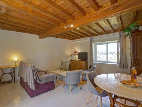 Gîte de Charme avec Piscine Partagée et Animaux Bienvenus - FR-1-496-126 (Gite de Charme avec Piscine Partagee et Animaux Bienvenus - FR-1-496-126) in Belmont-de-la-Loire