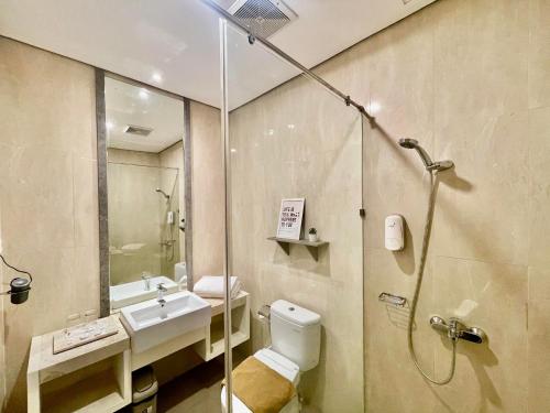 Hemangini Hotel Bandung Room Type - Summer Deluxe Room - King bed