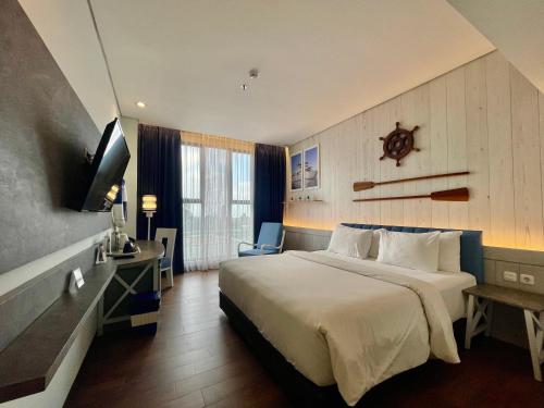 Hemangini Hotel Bandung Room Type - Summer Deluxe Room - King bed